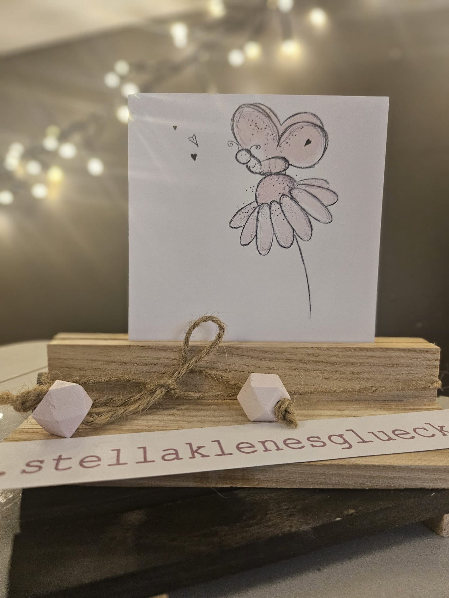 Niedlicher Schmetterling auf Blume, JPG, PNG, Laserdatei, digistamp, Print and cut, lasern, Schmetterling, Frühling, Blume