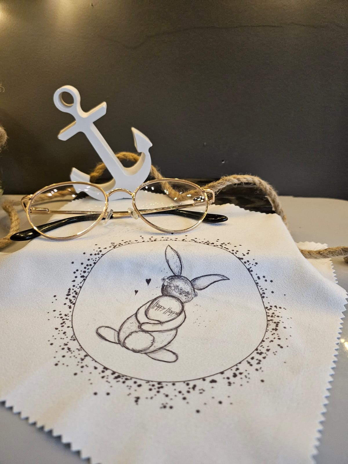 Klener Osterhase mit Ei, digitale Datei zum lasern, sublimieren und mehr