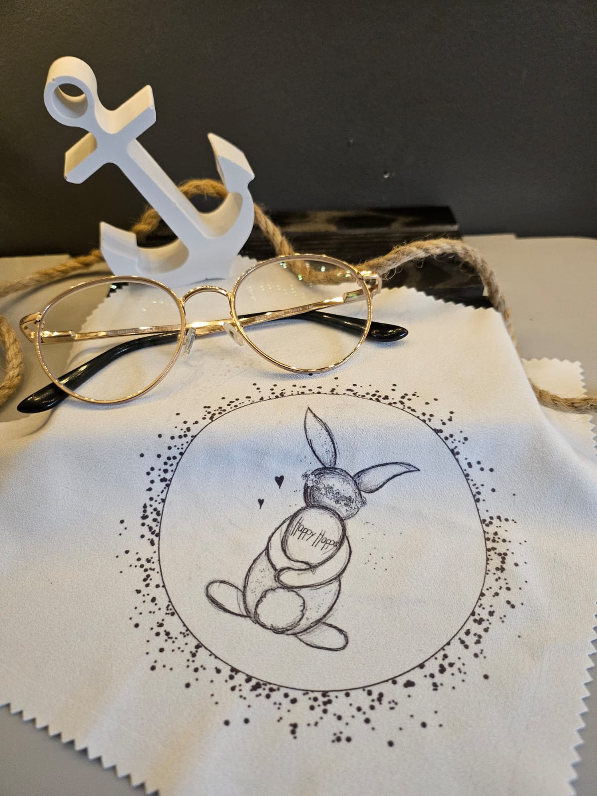 Klener Osterhase mit Ei, digitale Datei zum lasern, sublimieren und mehr