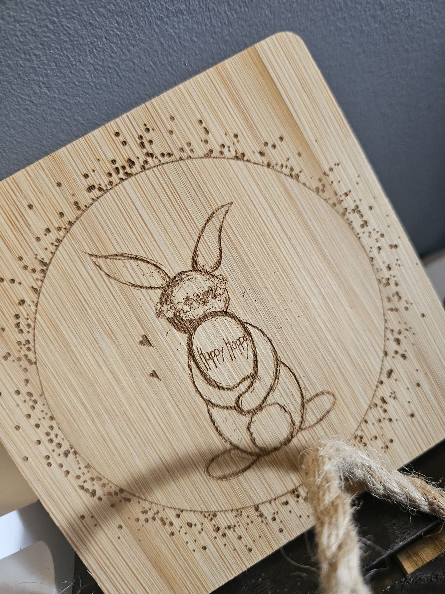 Klener Osterhase mit Ei, digitale Datei zum lasern, sublimieren und mehr