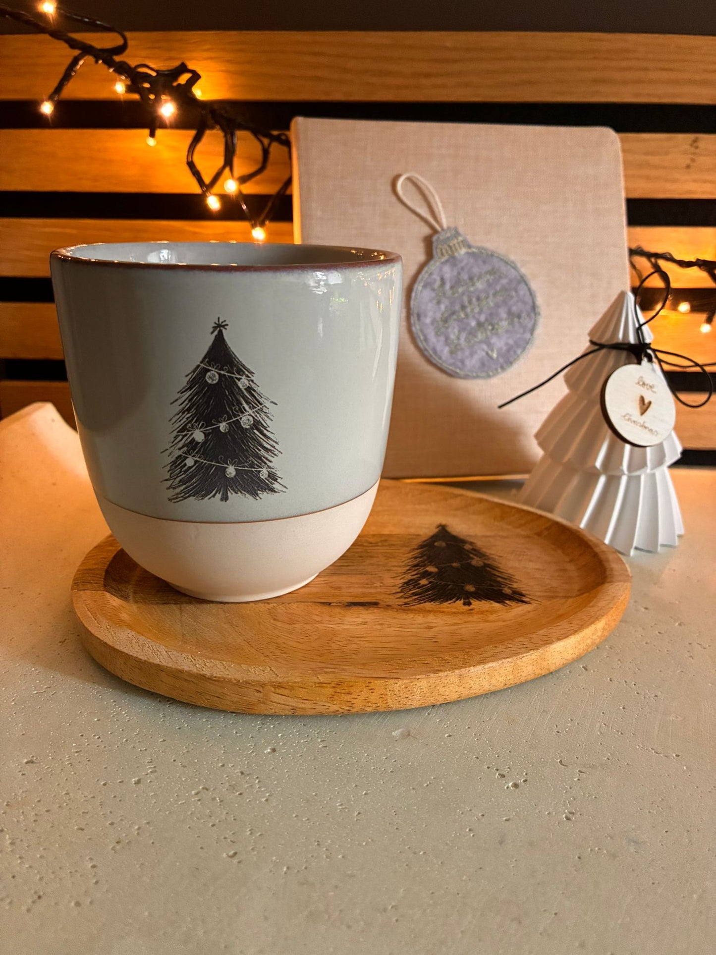 Weihnachtsset, Weihnachtsdatei mit Tannenbaum, Schriftzügen, Zweig und Weihnachtskugeln um Weihnachten zu verschönern, lasern, drucken und sublimieren