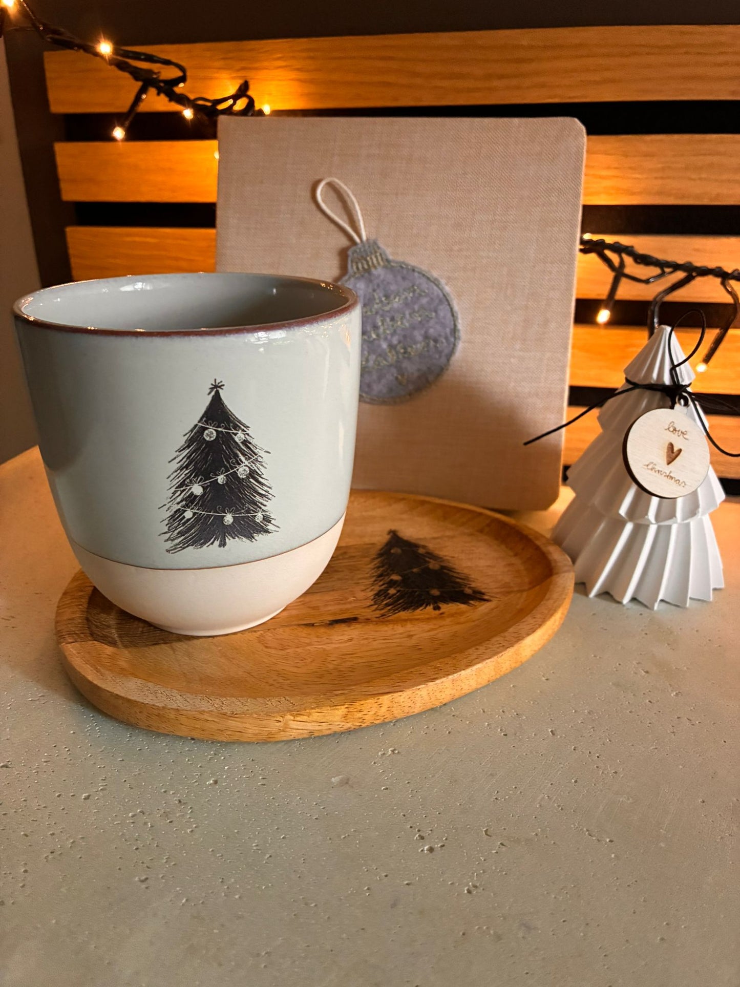 Weihnachtsset, Weihnachtsdatei mit Tannenbaum, Schriftzügen, Zweig und Weihnachtskugeln um Weihnachten zu verschönern, lasern, drucken und sublimieren